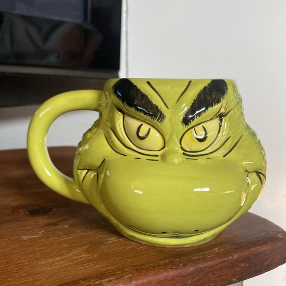 Brand NWT- 18floz- Dr Seuss Ent. The Grinch Hand Painted Ceramic Mug - Picture 13 of 15